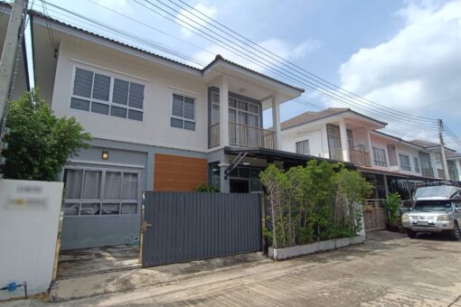 ขายบ้าน หมู่บ้านปารมี พุทธมณฑล สาย 5 บ้านแฝด 4 ห้องนอน 3 ห้องน้ำ ต่อเติมรอบบ้านครบ พื้นที่ใช้สอยเยอะ !! ราคาดี ฟรีโอน !!